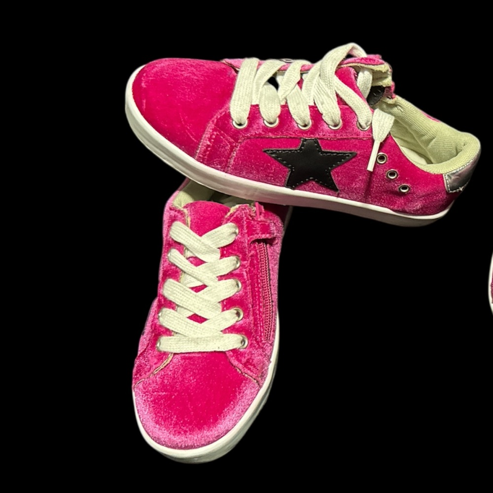 Hoo Shoes Vibrant Pink Star Kids Sneakers